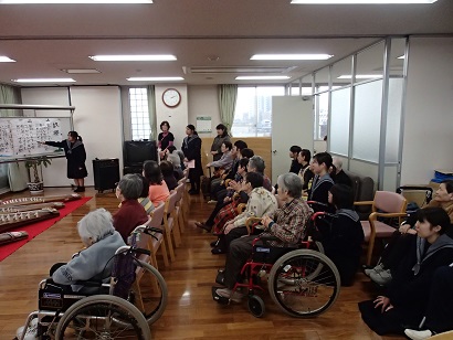 学校近くの「ふみのさと倶楽部」へボランティアに行ってきました♪