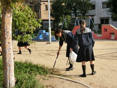 第三学年　校内外清掃活動・さつまいもの収穫