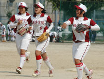 11.06.04_softball05.jpg