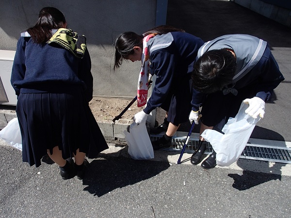 第1学年　校内美化活動
