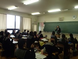 第２学年：手話講座と大阪観光大学紹介
