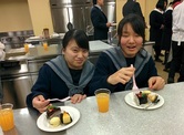 家庭科ケーキバイキング③.jpg