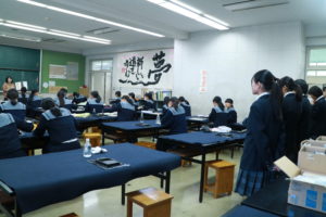 中学生が学校見学に！